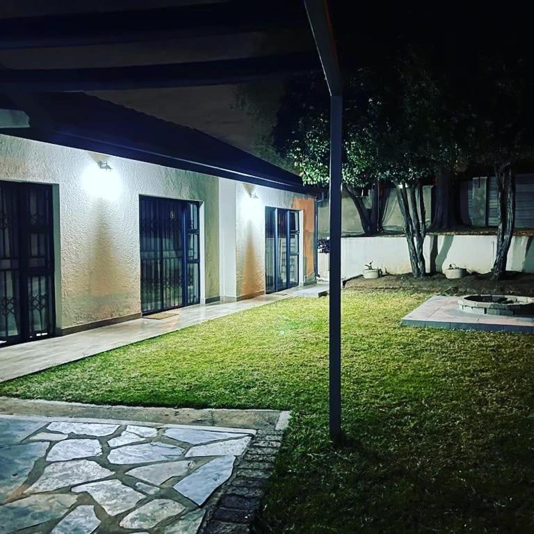 South Serene Guest House มิดแรนด์ ภายนอก รูปภาพ